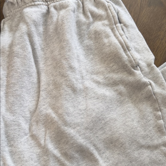 Old navy sweatpants - Picture 2 of 4